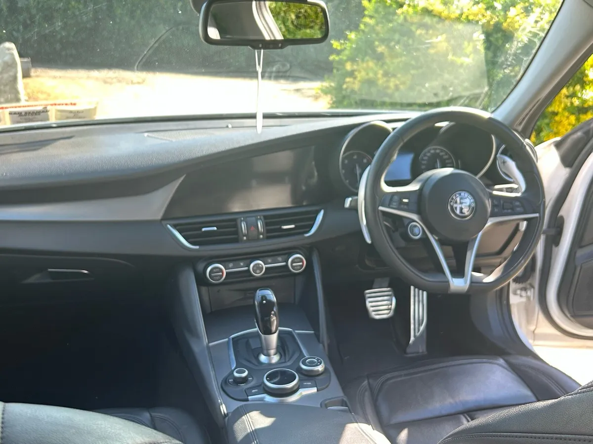 Alfa Romeo Giulia - Image 3