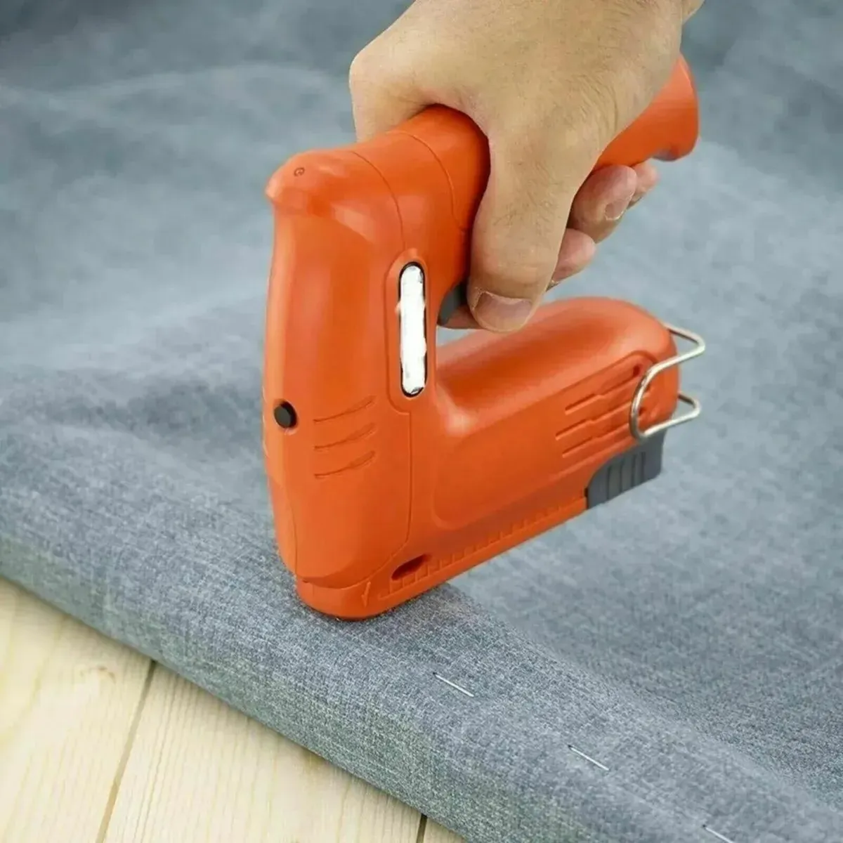 Cordless Nail Gun: 4V Power, 2000 Staples - Image 2