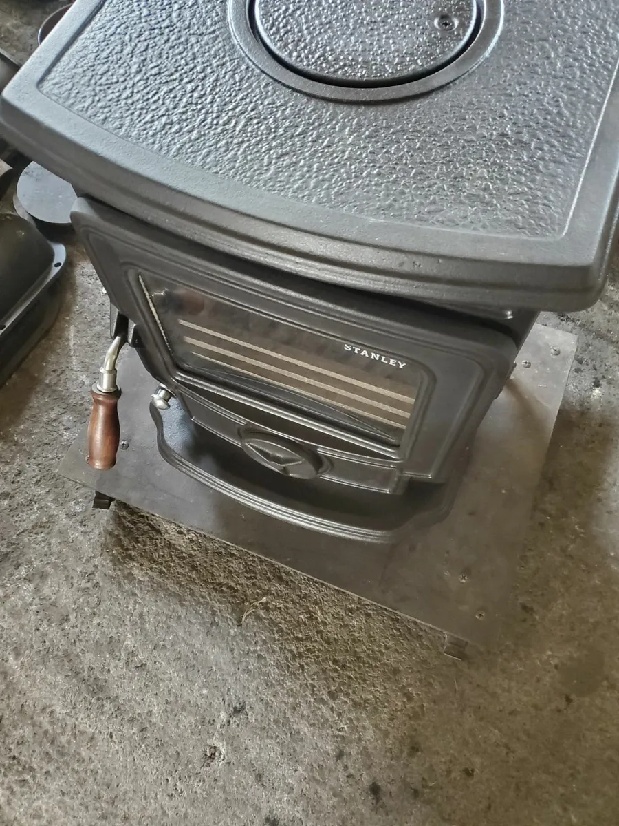 Stanley Oisin solid fuel stove - Image 1