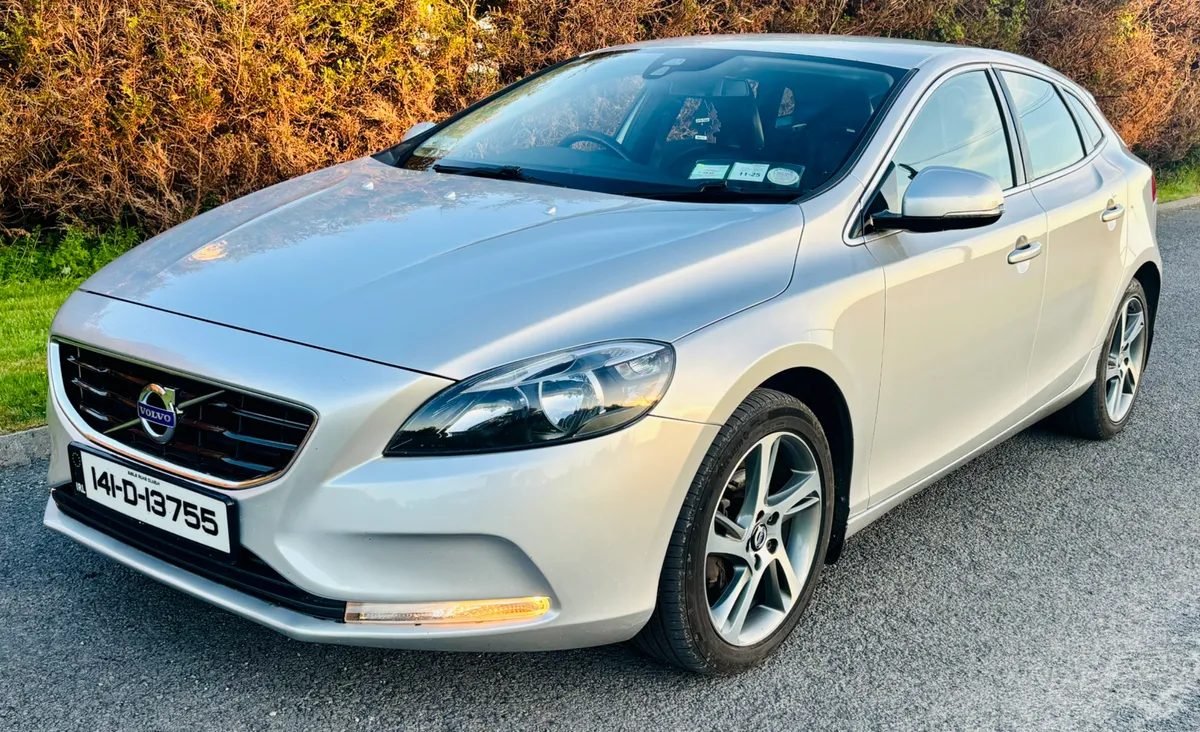 2014 VOLVO V40 D2 IMMACULATE - Image 1