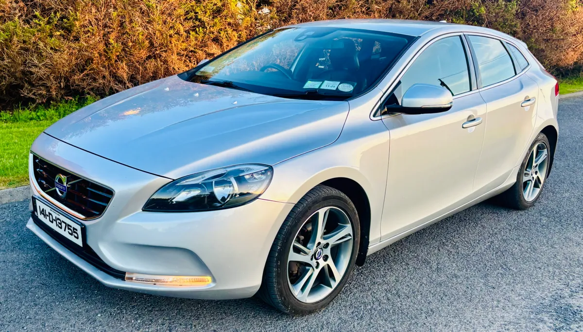 2014 VOLVO V40 D2 IMMACULATE - Image 2
