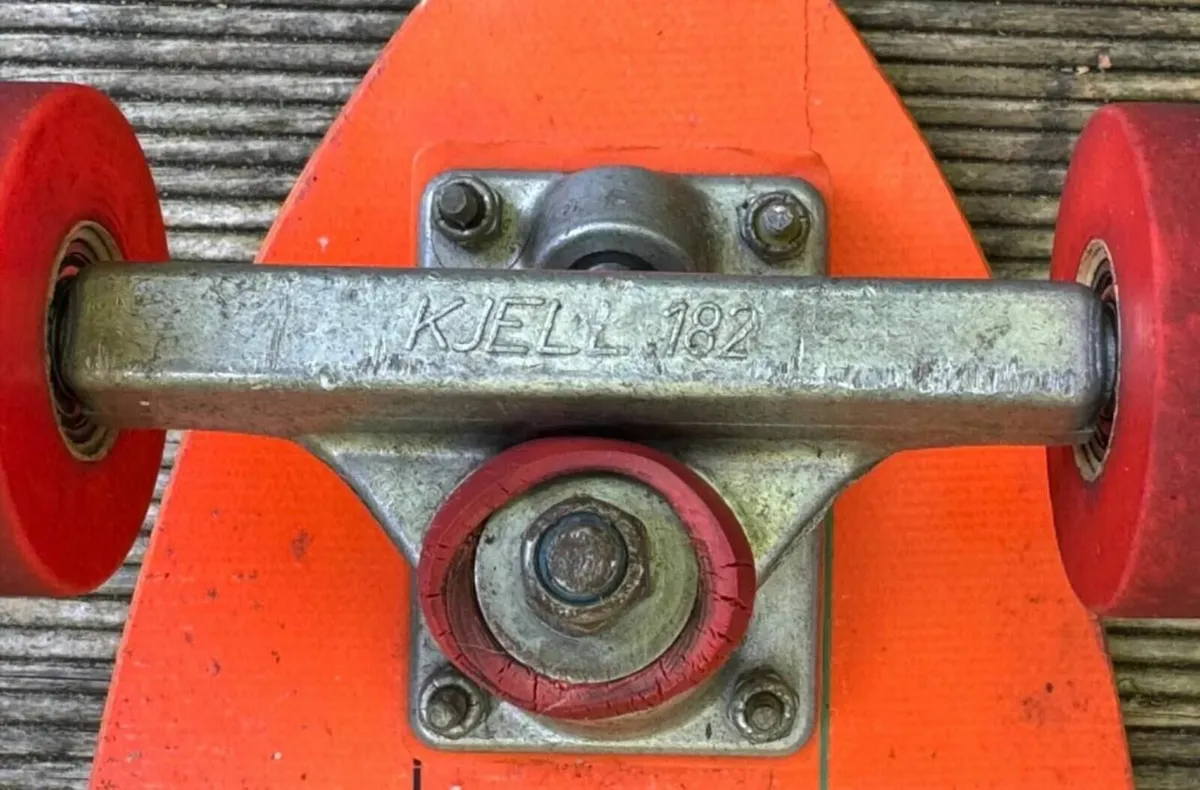 Santa Cruz Fiberflex Slalom Skateboard vintage - Image 3