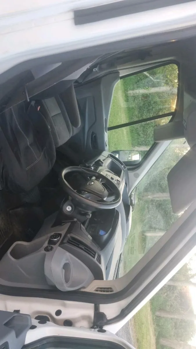 Van - Image 2