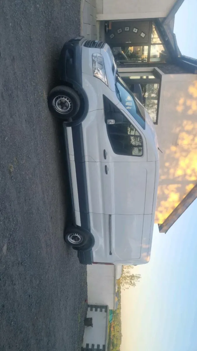 Van - Image 4
