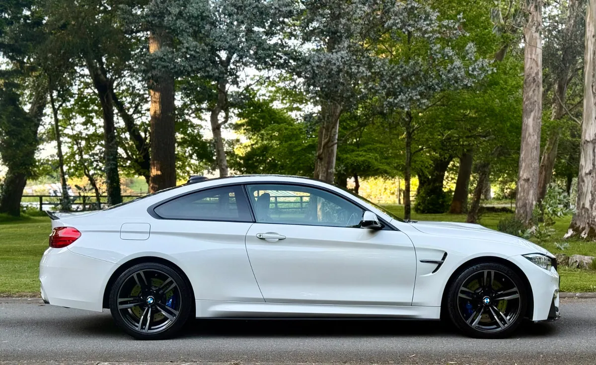 152 BMW M4 FULL SPEC LOW KM AS NEW - Image 3