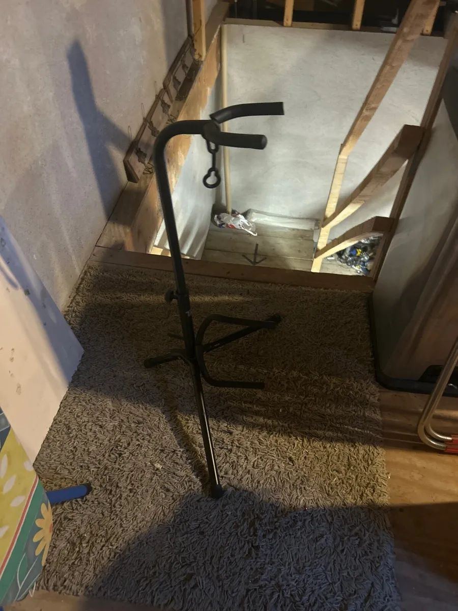 Guitar stand