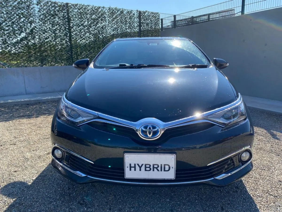 Toyota Auris 1.8 Hybrid - Image 2