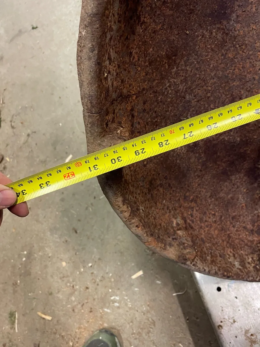 Cast iron pig trough - Image 3