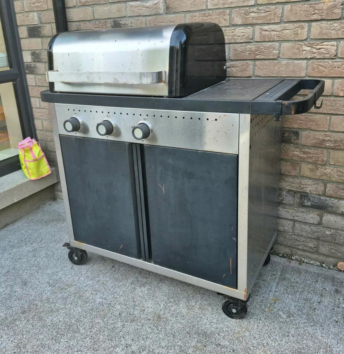 Blooma Rockwell 310
Black 3 burner Gas BBQ working - Image 2