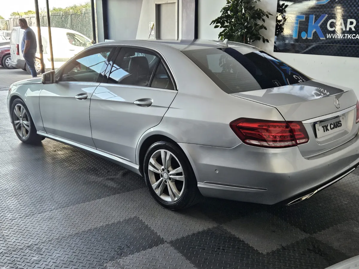 15 MERCEDES BENZ E SERIES E220 BLUETEC SE EDITION - Image 3