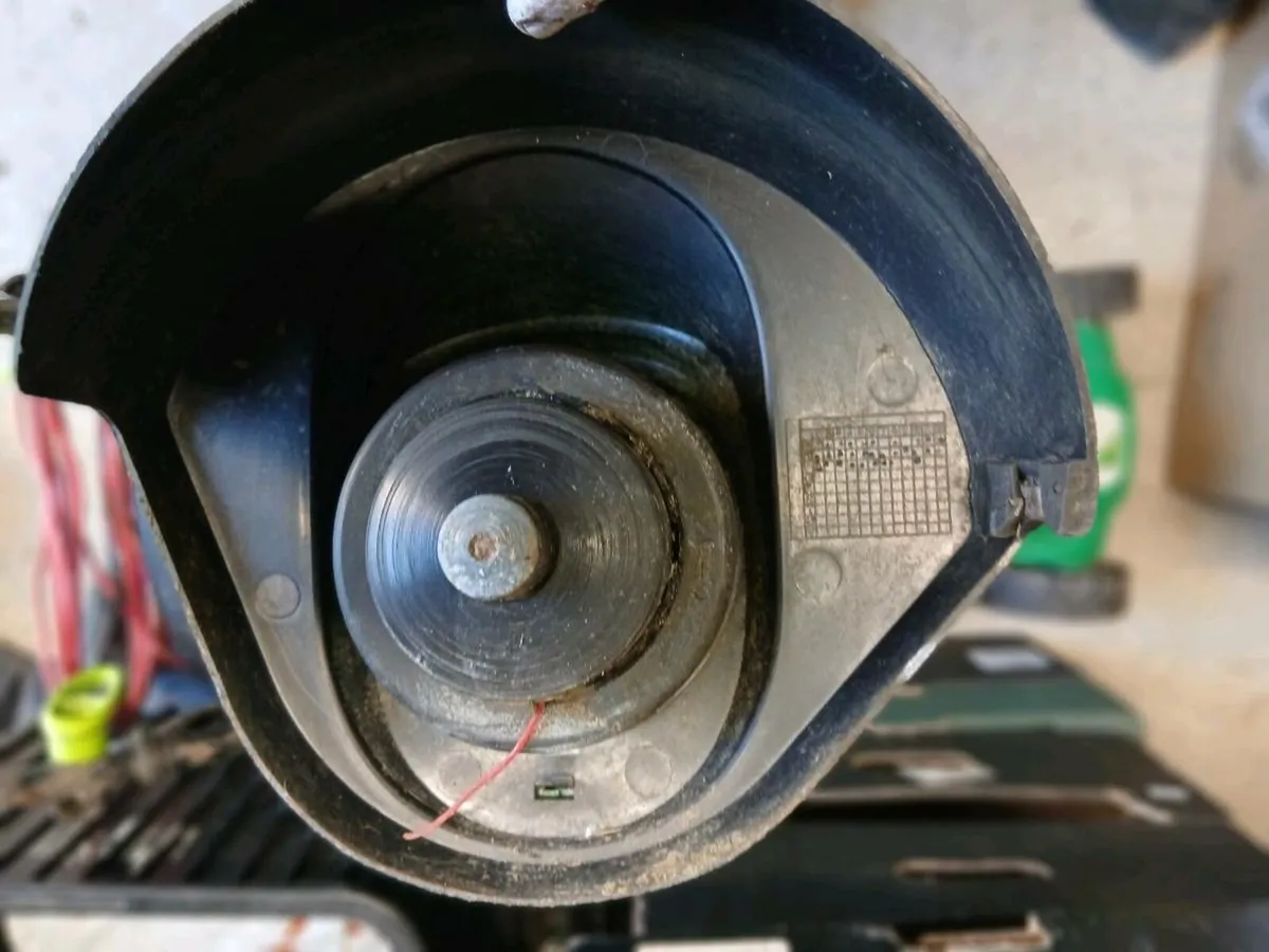 Bosch electric strimmer - Image 2