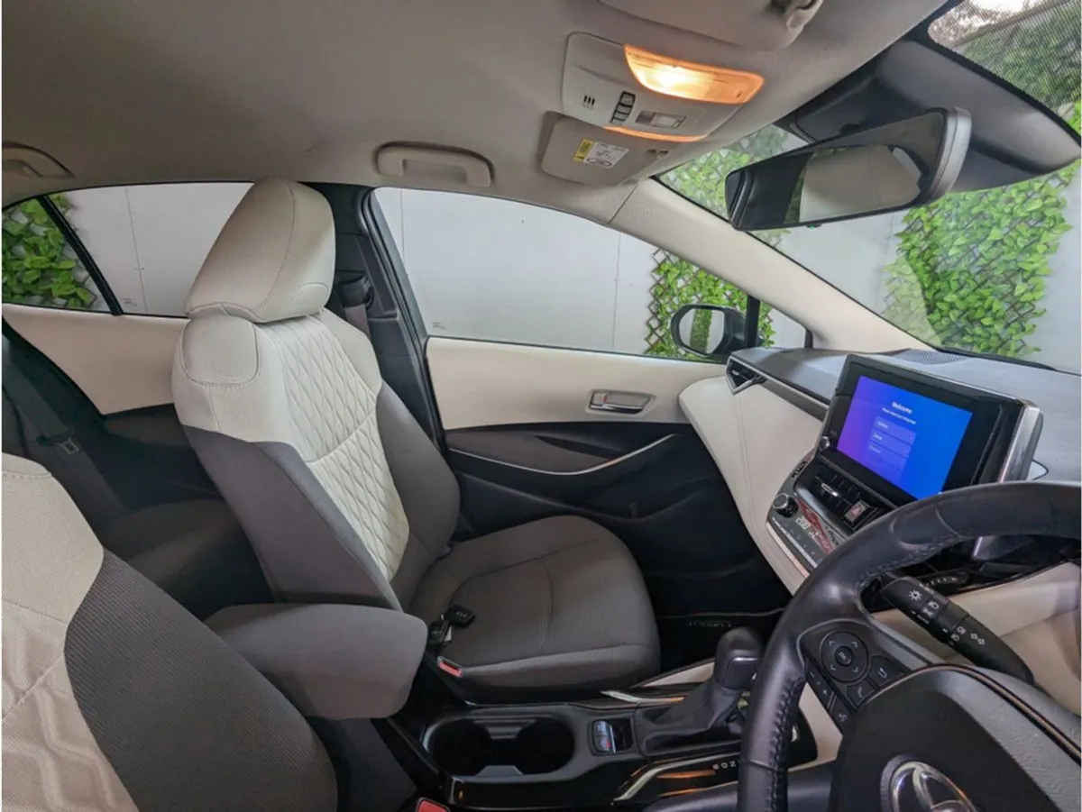 Toyota Corolla Hybrid Luna Sport 4DR Auto - Image 3