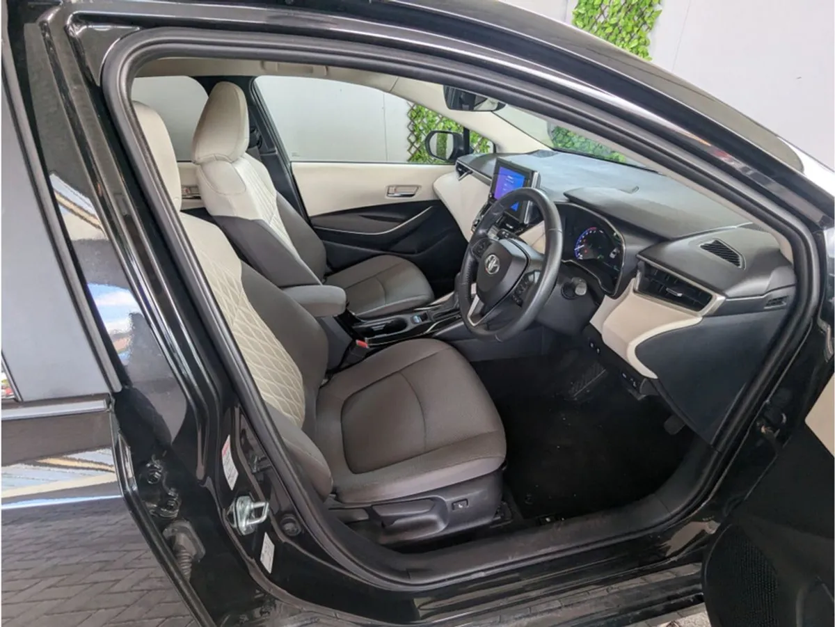 Toyota Corolla Hybrid Luna Sport 4DR Auto - Image 4