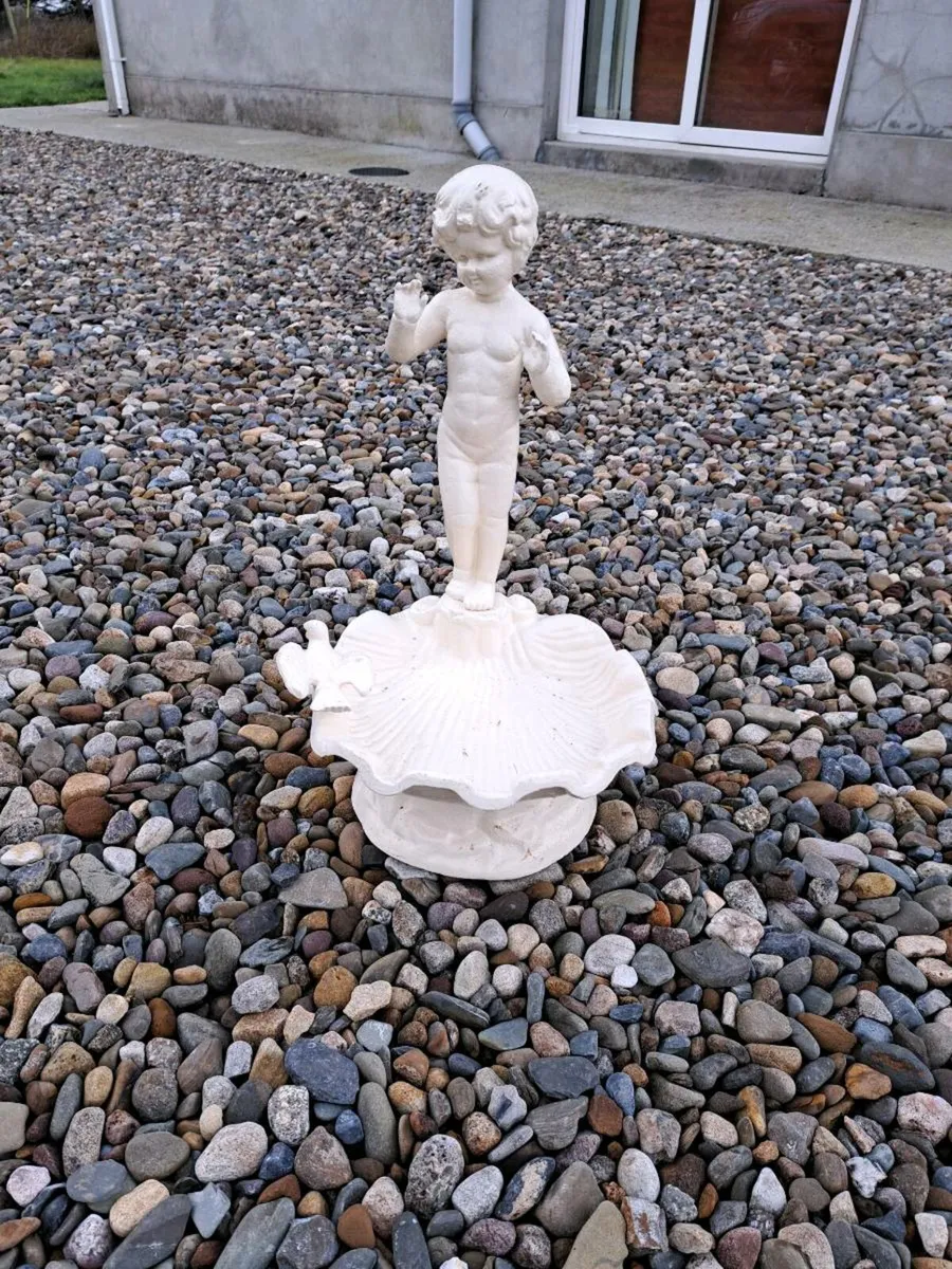 Cast  iron  heavy bird bath - Image 1