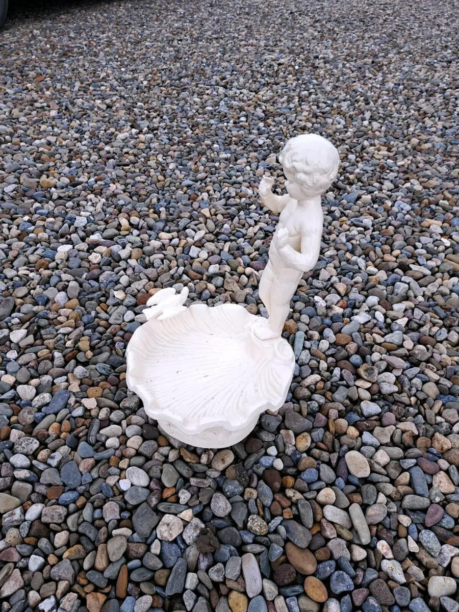 Cast  iron  heavy bird bath - Image 2