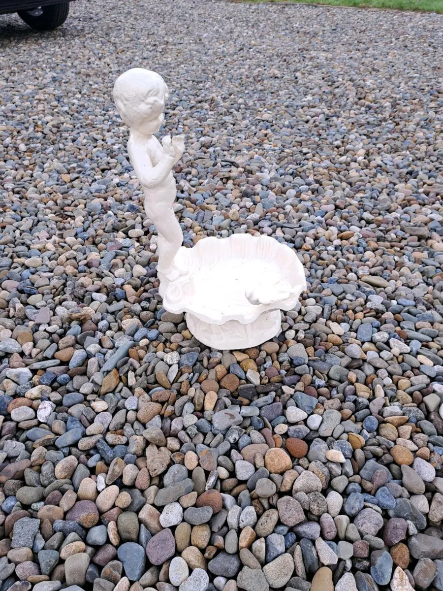 Cast  iron  heavy bird bath - Image 3