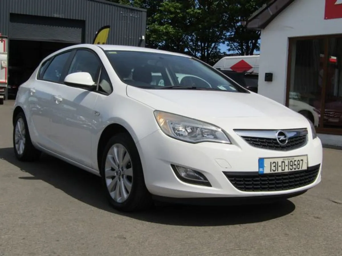 Opel Astra SC 1.4i 100PS 4DR - Image 2
