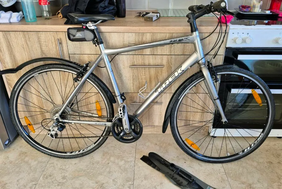 Adults hybrid bike TREK FX 7.5 20 inch frame - Image 2