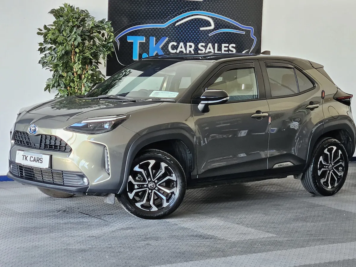 232 TOYOTA YARIS CROSS HYBRID - Image 1