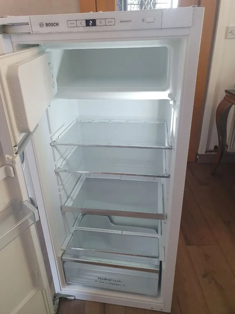 Intergrated Bosch fridge freezer - Image 2