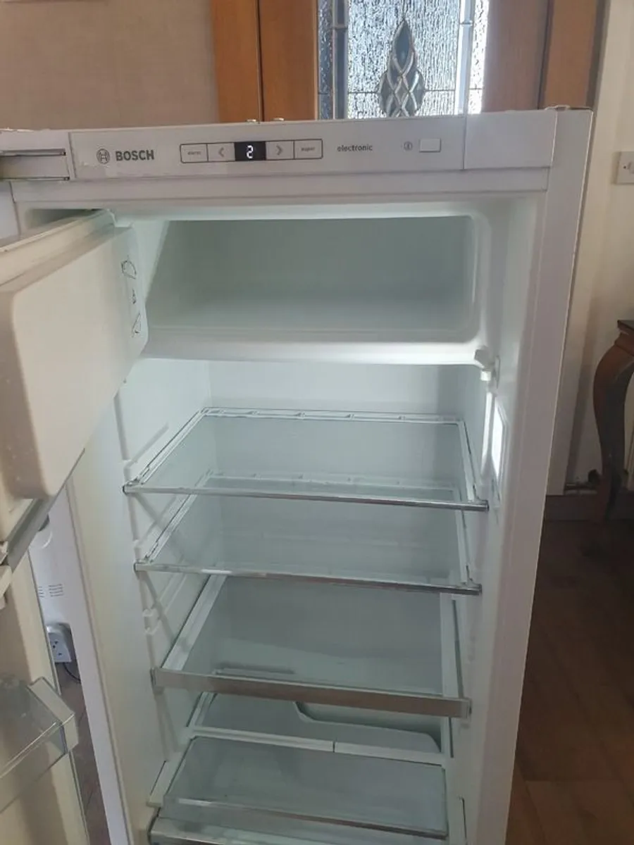Intergrated Bosch fridge freezer - Image 3