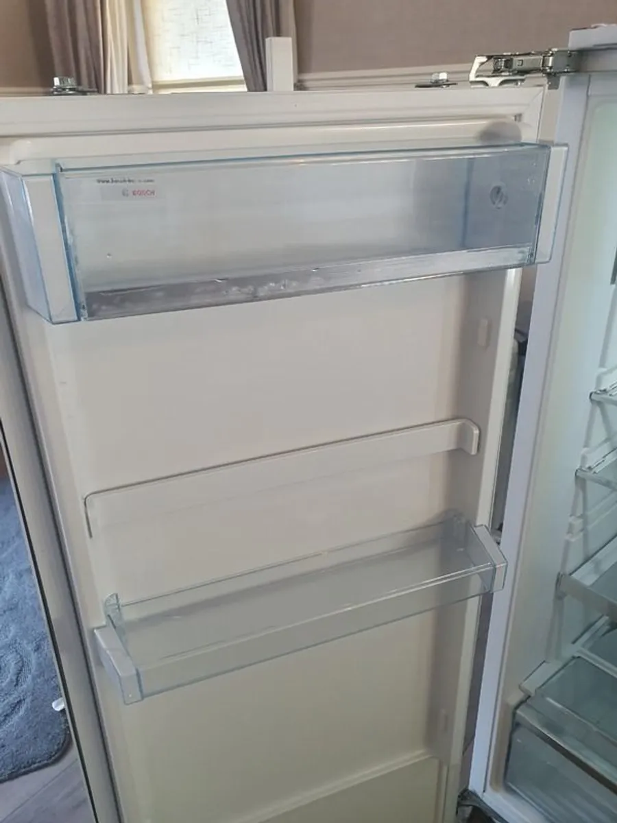 Intergrated Bosch fridge freezer - Image 4