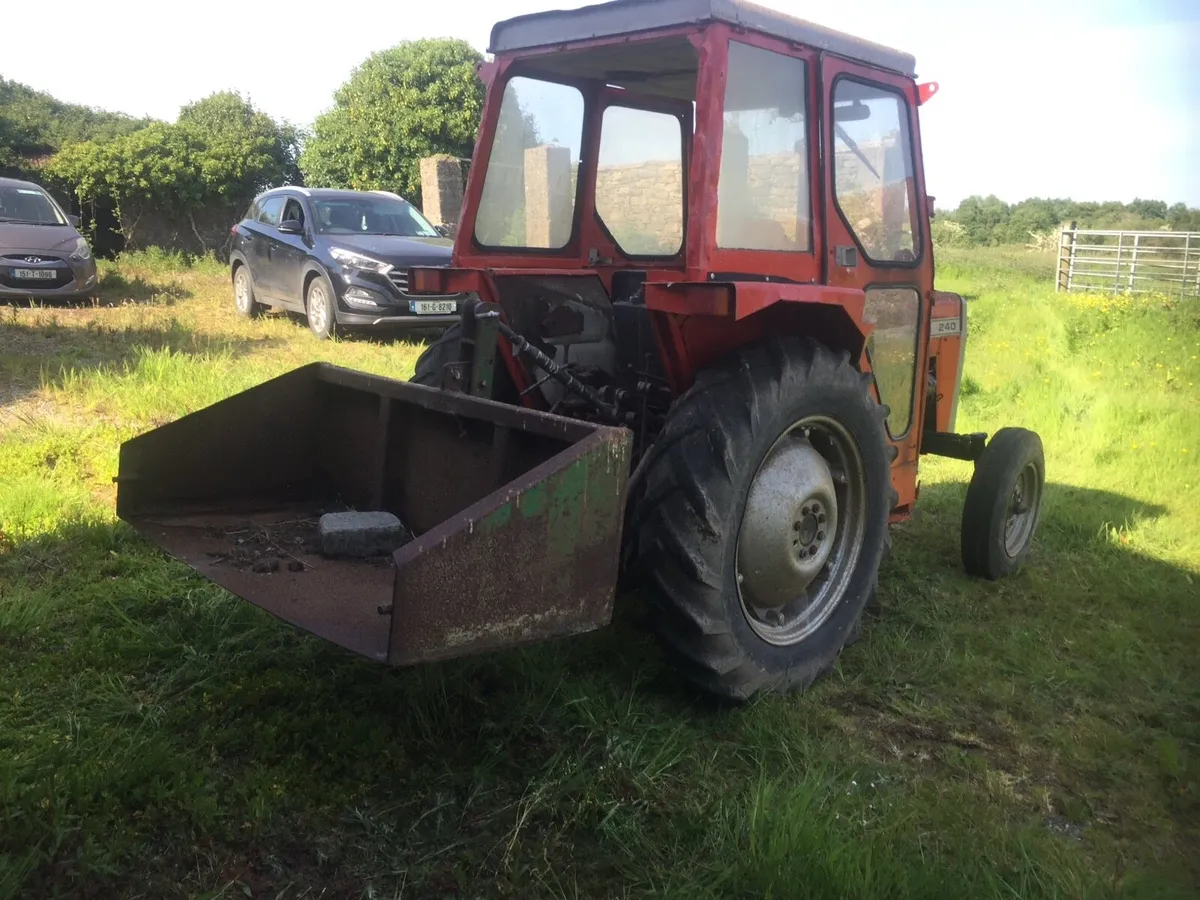 Massey Ferguson 240 - Image 1