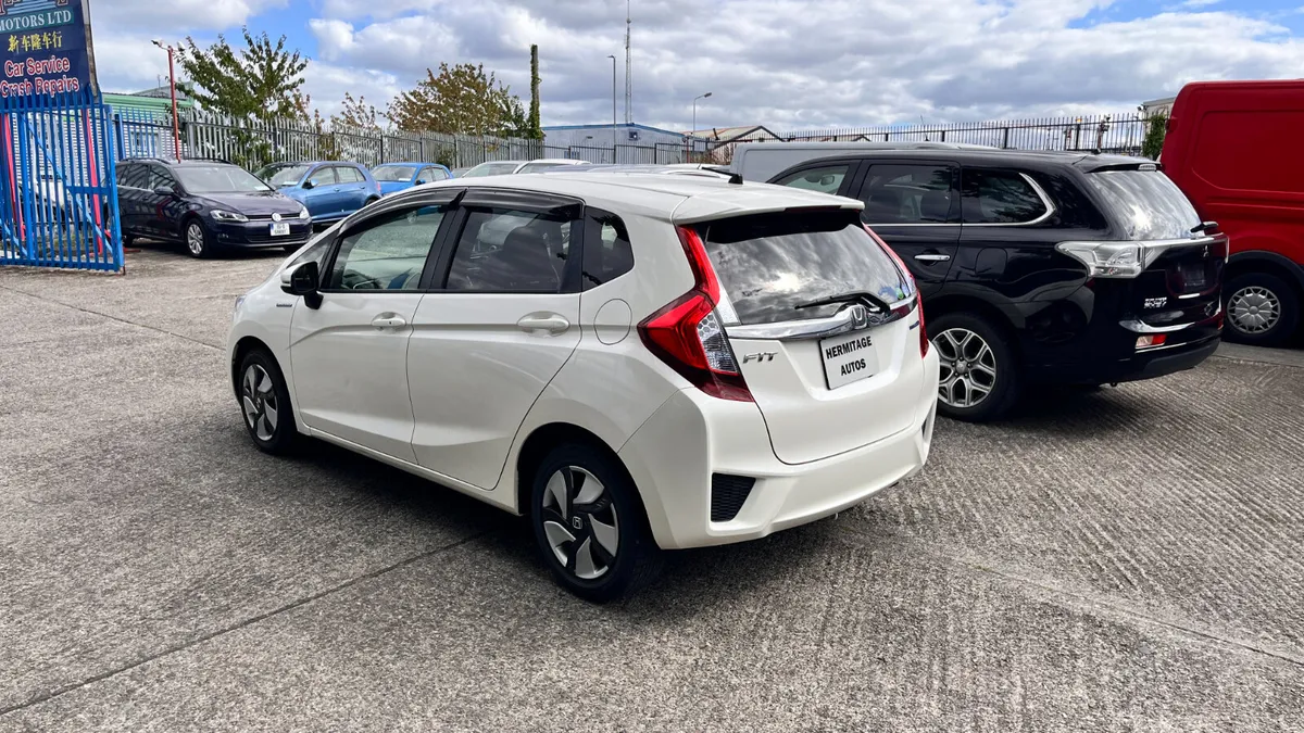 Honda Fit/Jzz 1.5 Hybrid 2014 - Image 4