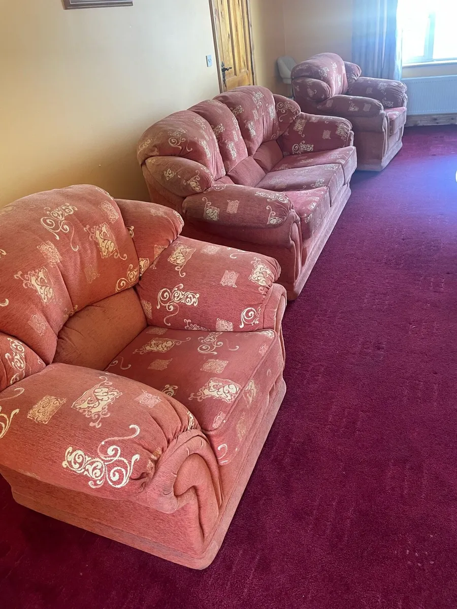 Suite of furniture - Image 1