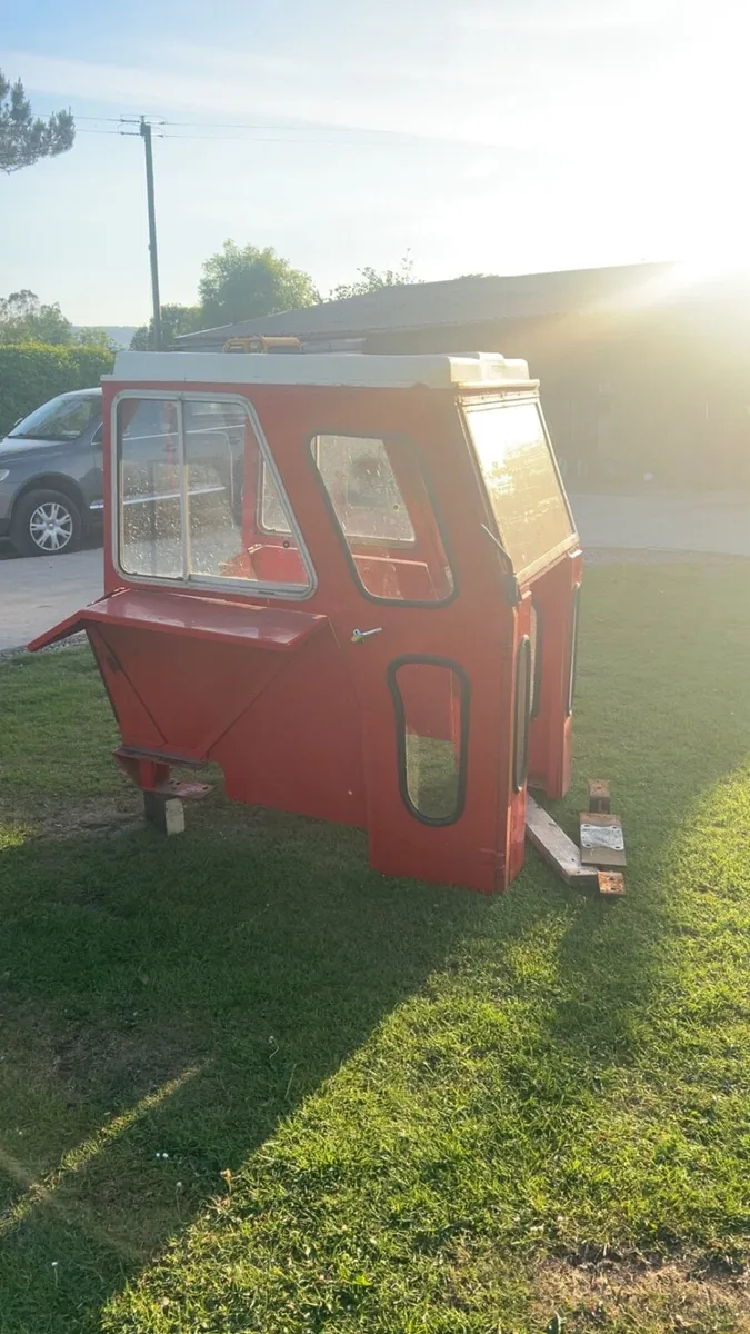 Mf 135 cab - Image 1