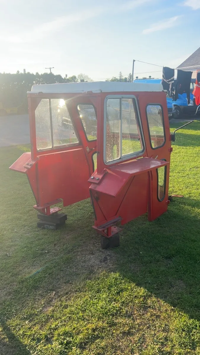 Mf 135 cab - Image 2