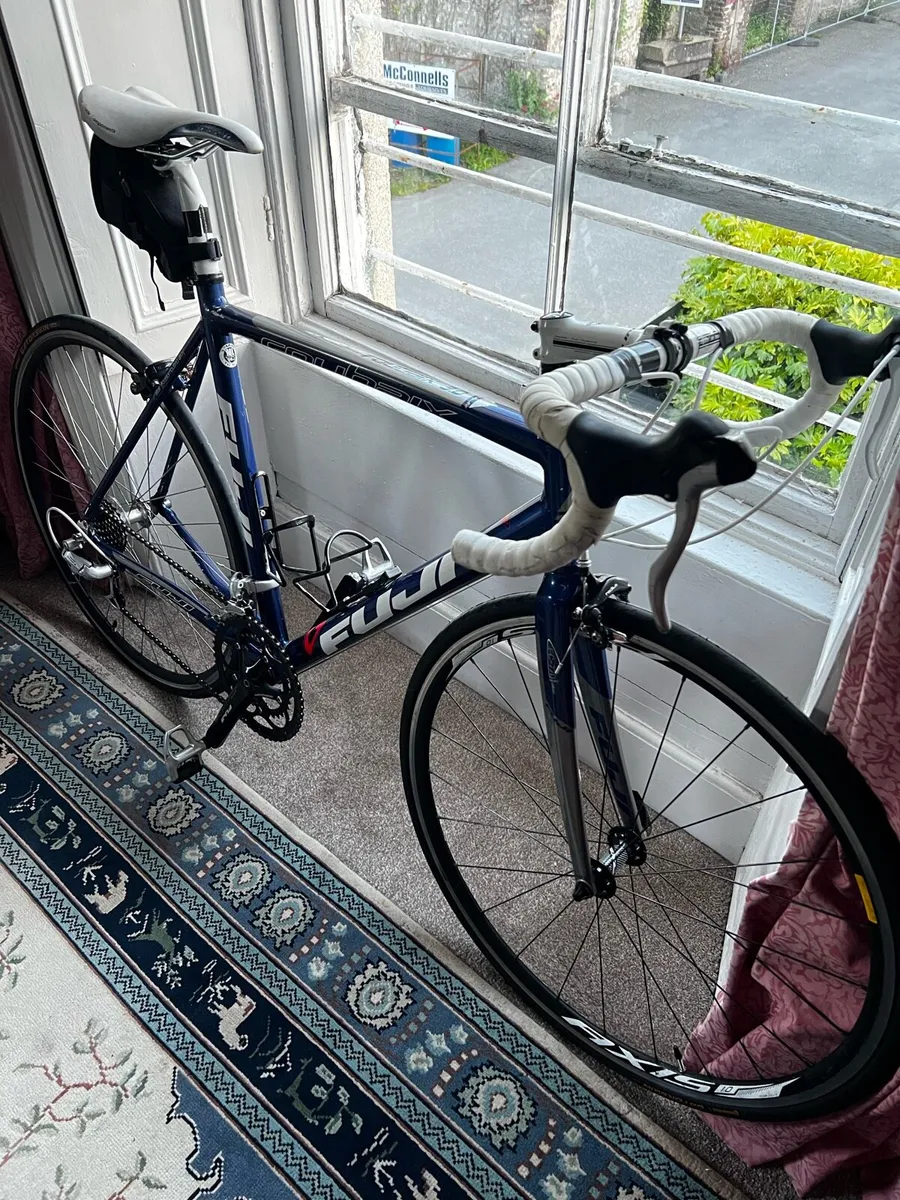 Fuji Roubaix 3.0 racer bike - Image 2