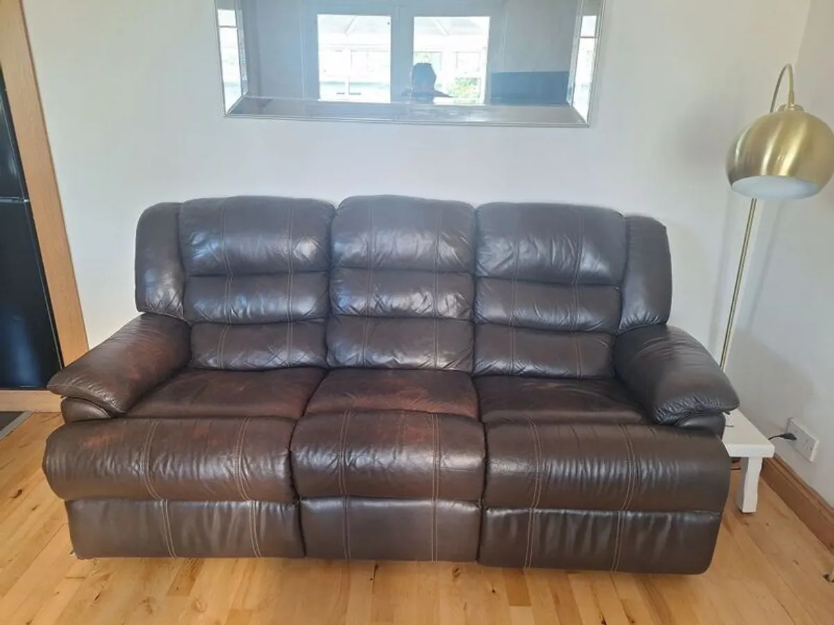 3 seater leather recliner, free to take away.