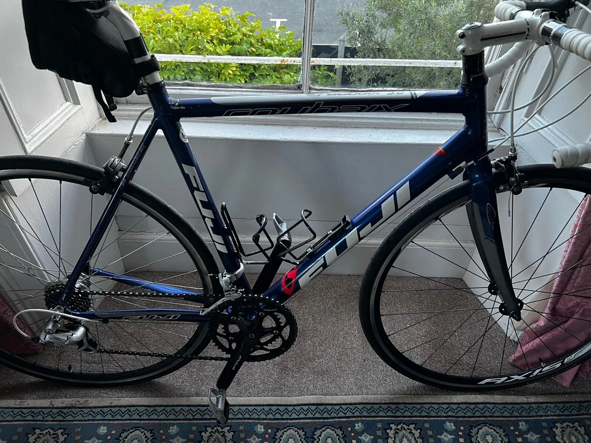 Fuji Roubaix 3.0 racer bike - Image 3