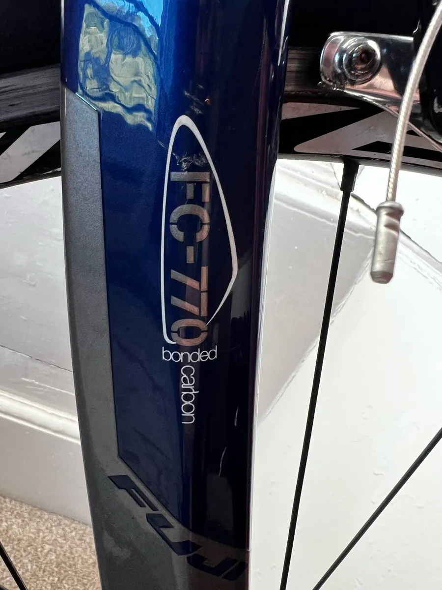 Fuji Roubaix 3.0 racer bike - Image 4