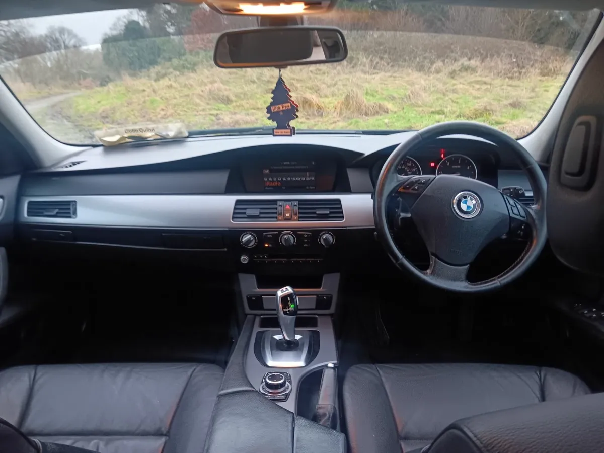 BMW 5-Series 2008 - Image 2