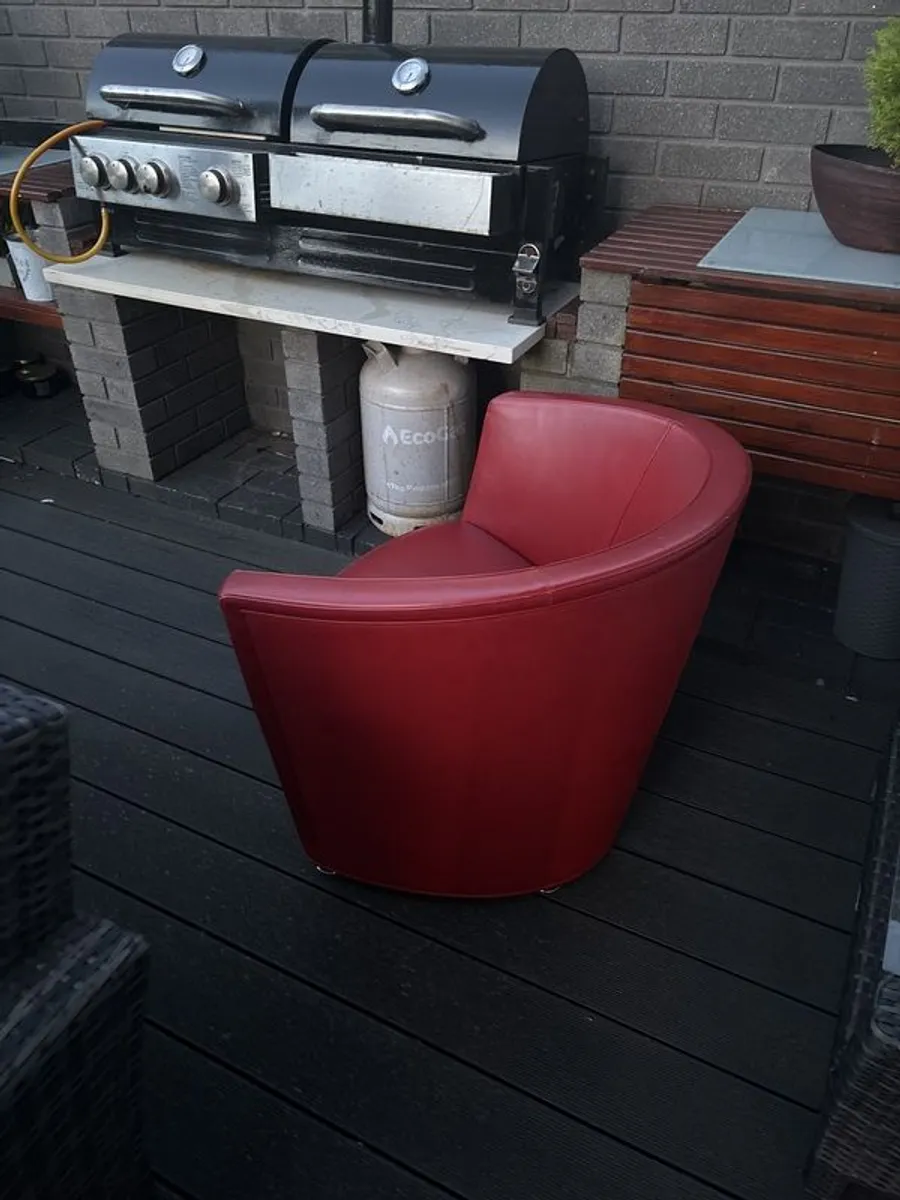bucket chair red and black 2 of each - Image 2
