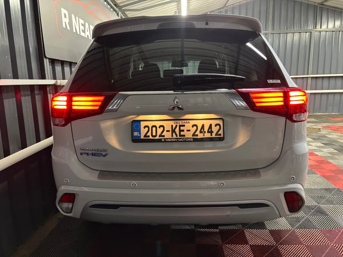 2020 202 Mitsubishi Outlander intense 5 Seat PHEV - Image 2