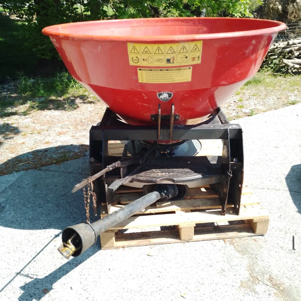 Fertiliser Spreader - Image 1