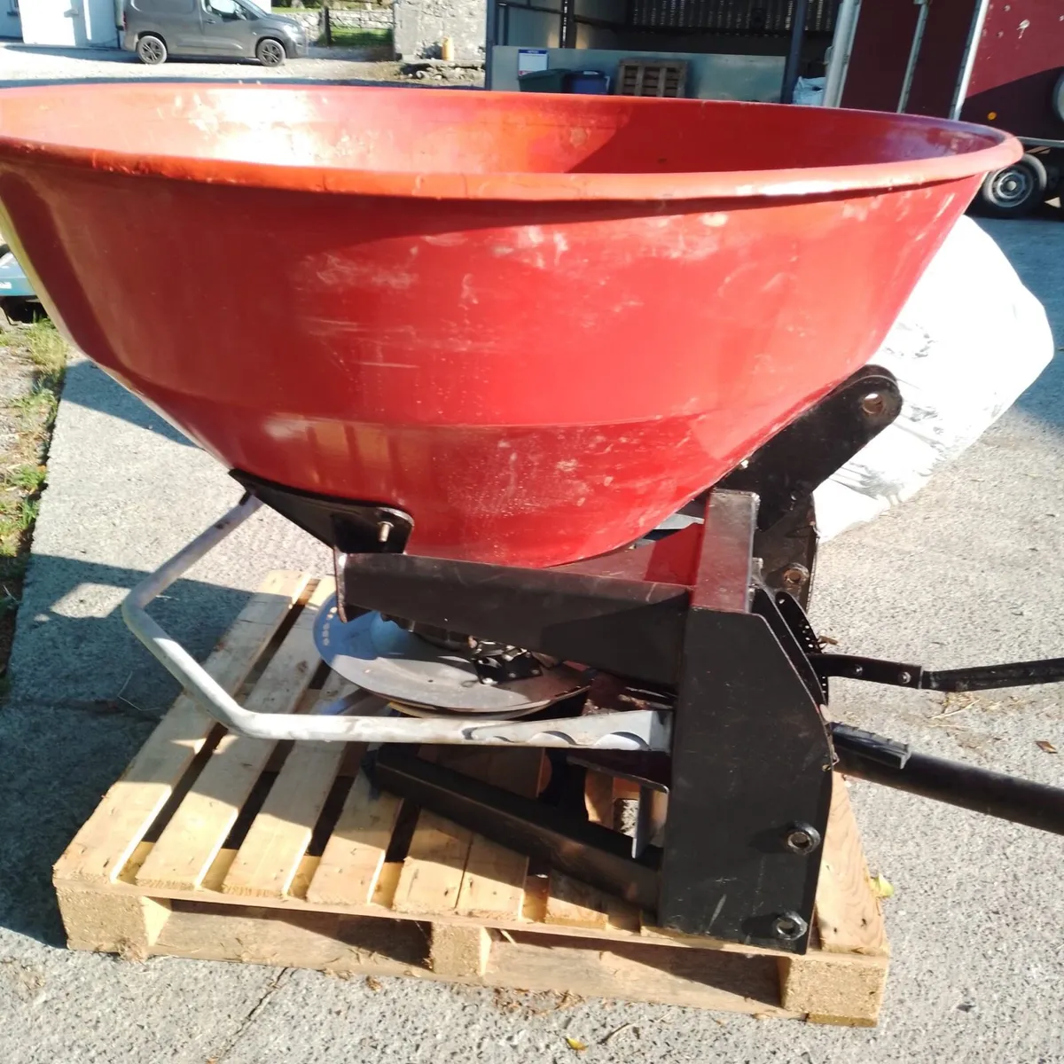 Fertiliser Spreader - Image 2