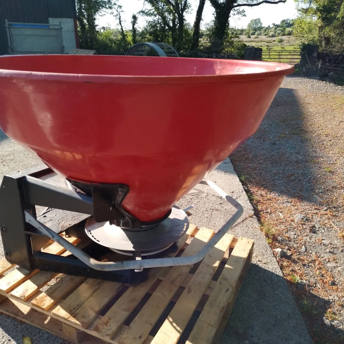 Fertiliser Spreader - Image 4