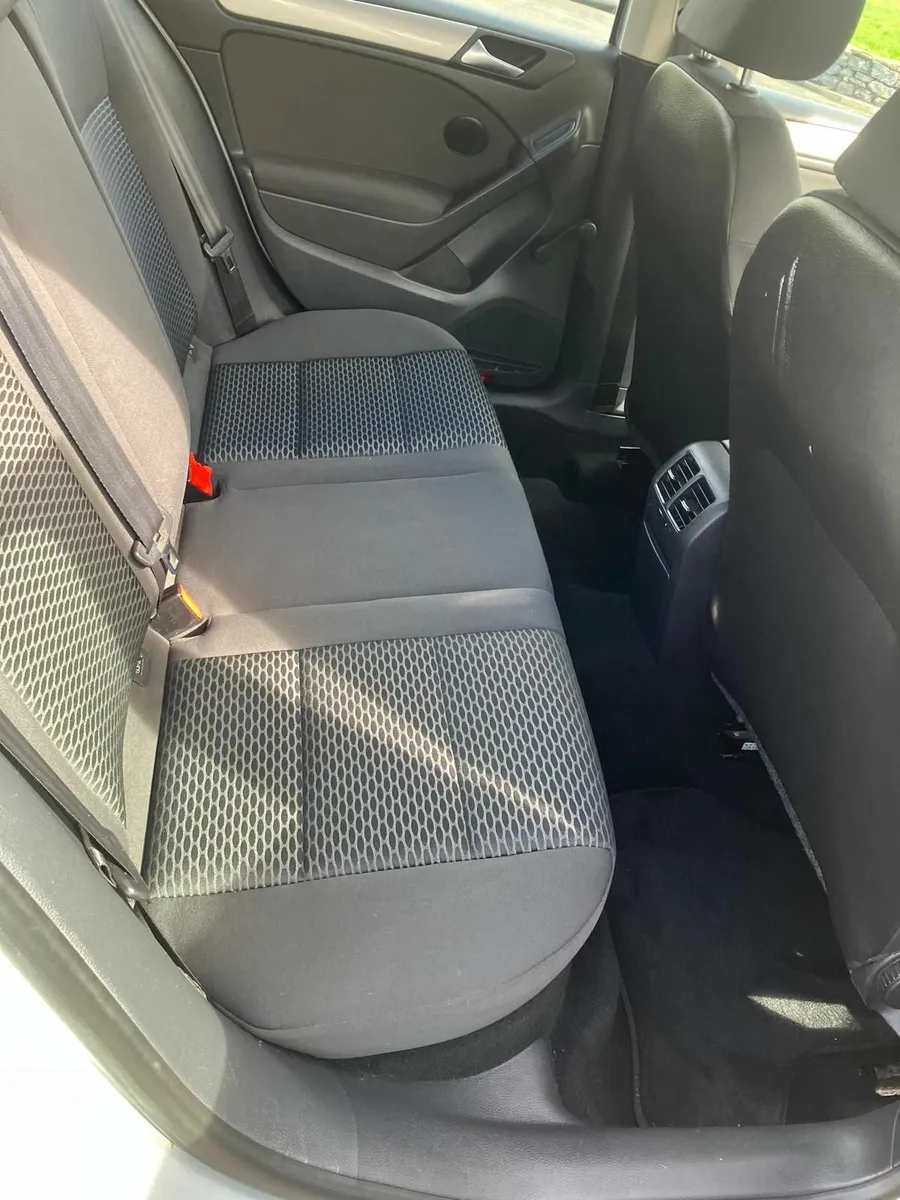 Volkswagen Golf 2012 - Image 2