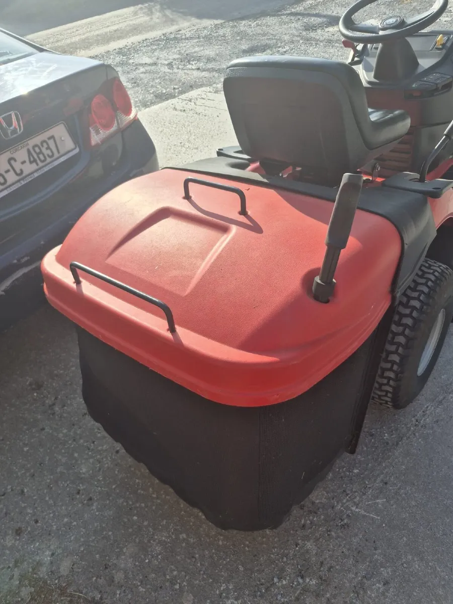 Ride on lawnmower - Image 2