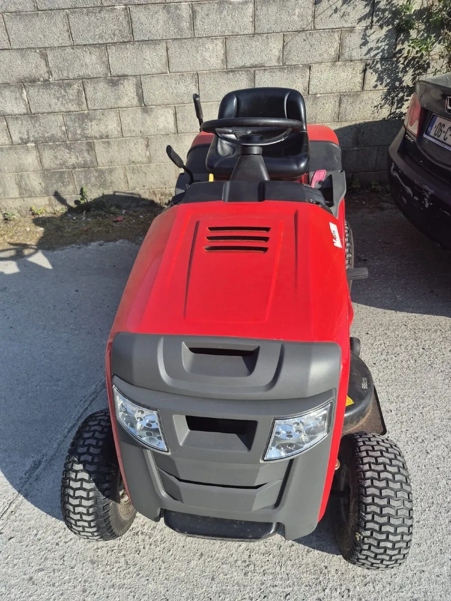 Ride on lawnmower - Image 1