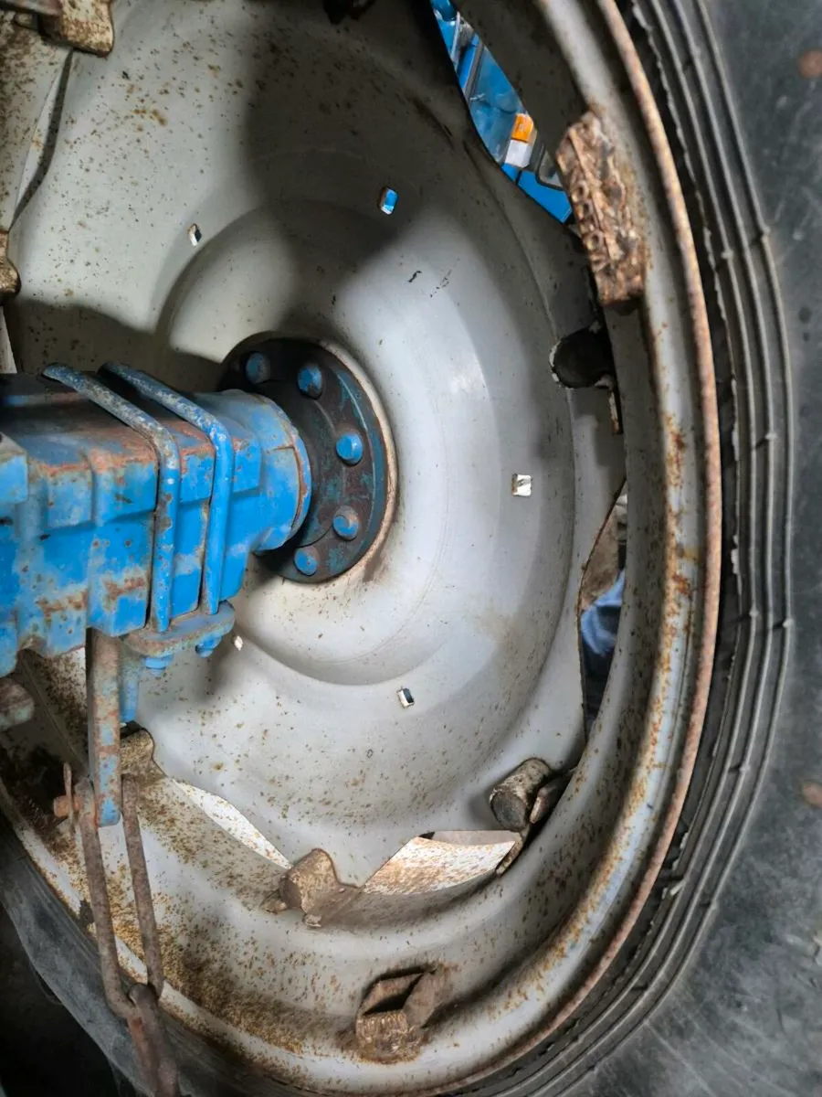 Ford 5000 wheels - Image 3