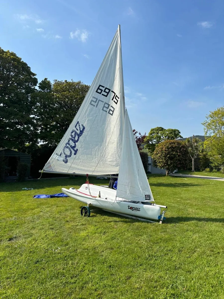 Topaz UNO X Race Sail Boat - Image 1