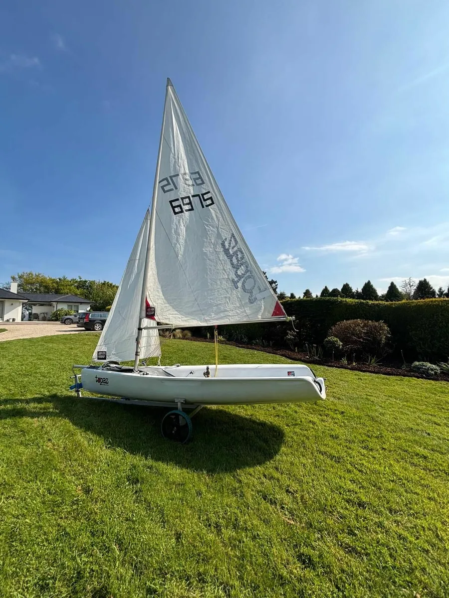 Topaz UNO X Race Sail Boat - Image 4