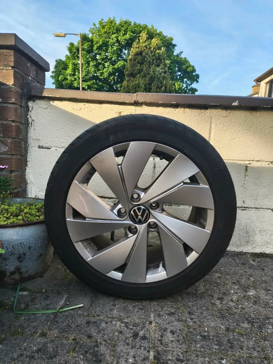 Volkswagen alloys and tires - Image 1