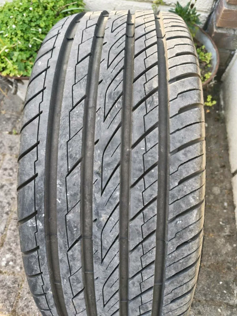 Volkswagen alloys and tires - Image 4