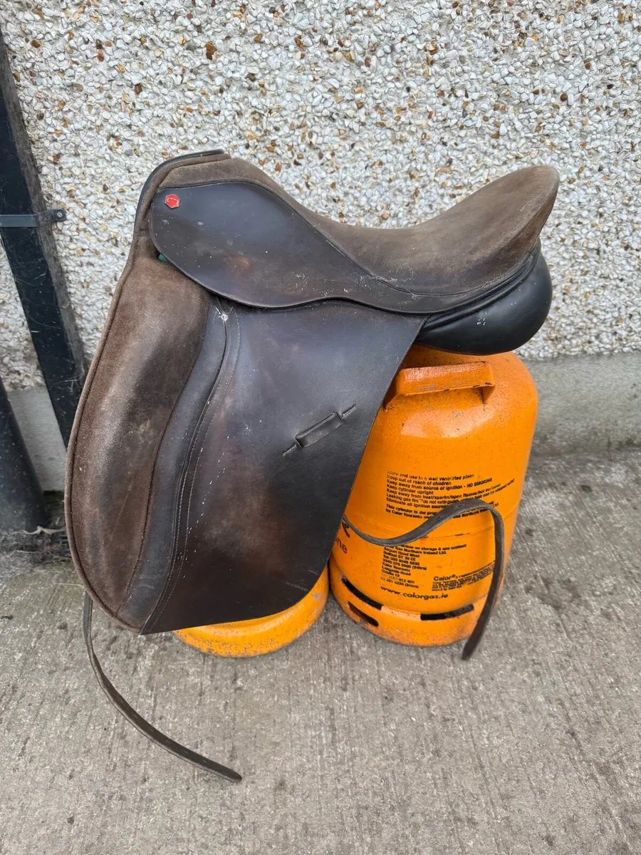 Dressage saddle - Image 1